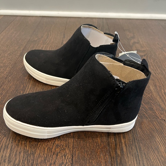 NWT GAP Kids Sneaker Boots Size 2 - Picture 3 of 7